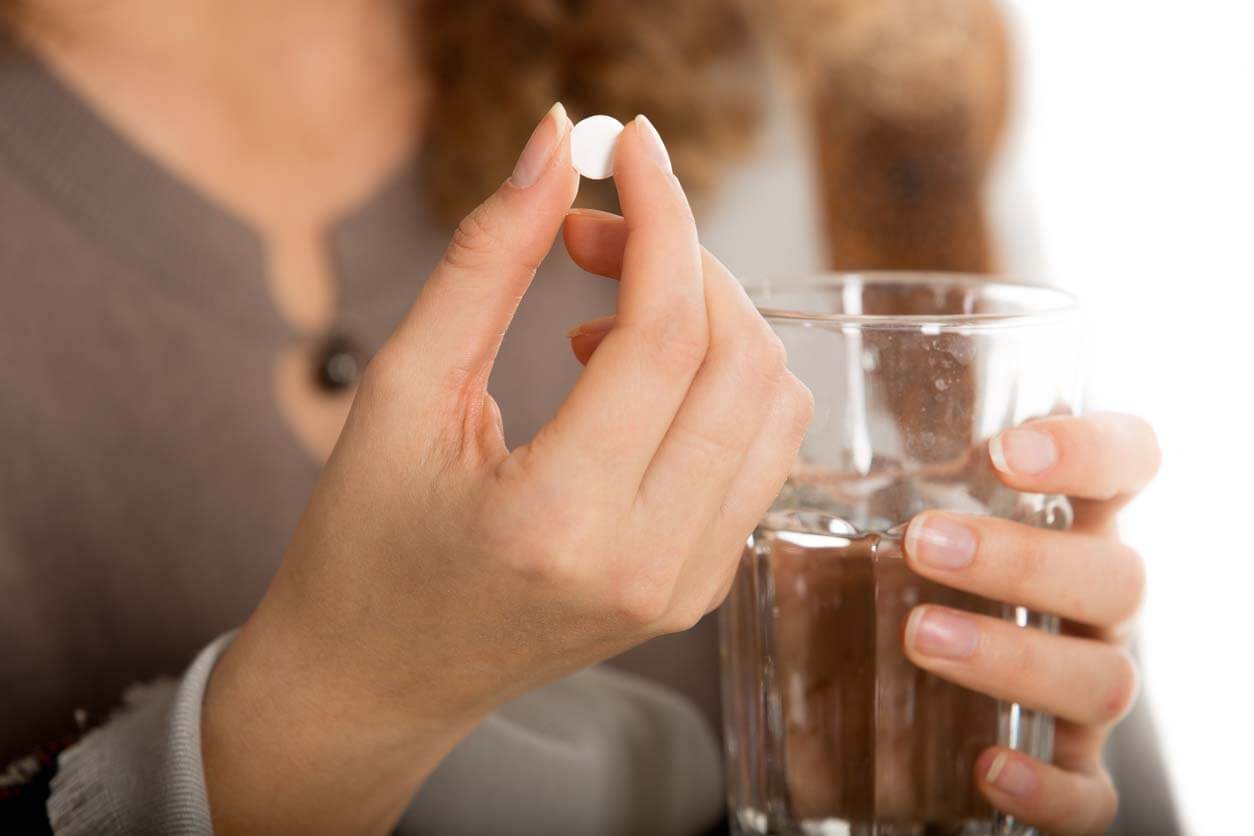 Đau bụng kinh có nên uống thuốc giảm đau không?