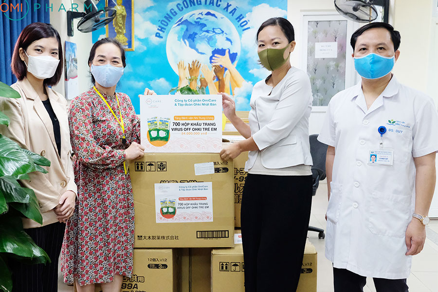 OmiCare trao tặng 700 hộp khẩu trang Ohki Virus Off cho Bệnh viện Nhi Trung Ương 1