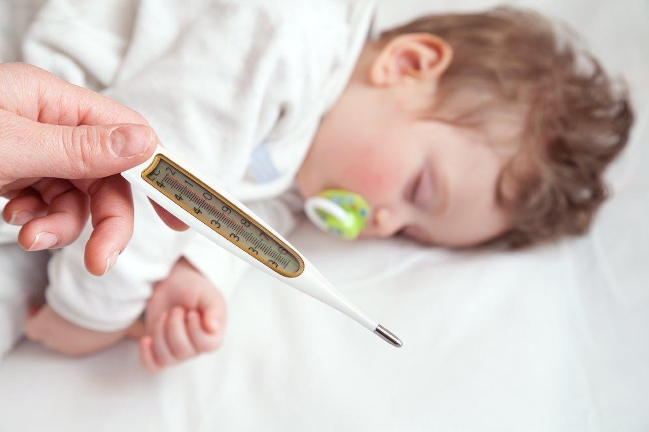 Cho trẻ uống thuốc hạ sốt đúng cách như thế nào? 2