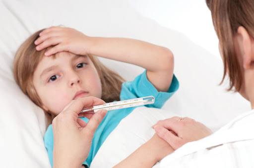 Trẻ bị sốt có nên cho uống hạ sốt? 1