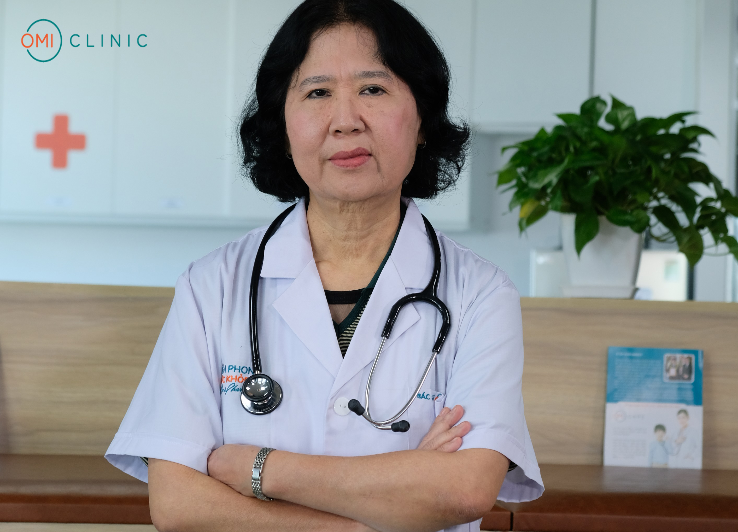 BS.CKI. Lương Thị Thanh Bình - Nguyên Trưởng khoa khám bệnh - Bệnh viện Phụ sản Hà Nội là bác sĩ trực tiếp thăm khám tại Omi Clinic 82 Nguyễn Tuân
