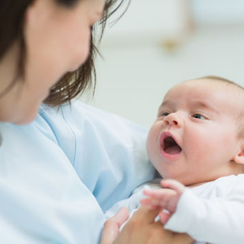 Gợi ý mẹ cách trị ho sổ mũi cho trẻ sơ sinh an toàn và hiệu quả